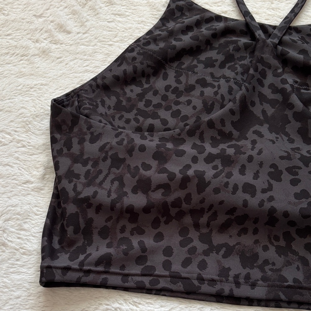 Old Navy Athletic Black Leopard Print Crop Top. Size XL - Picture 4 of 6